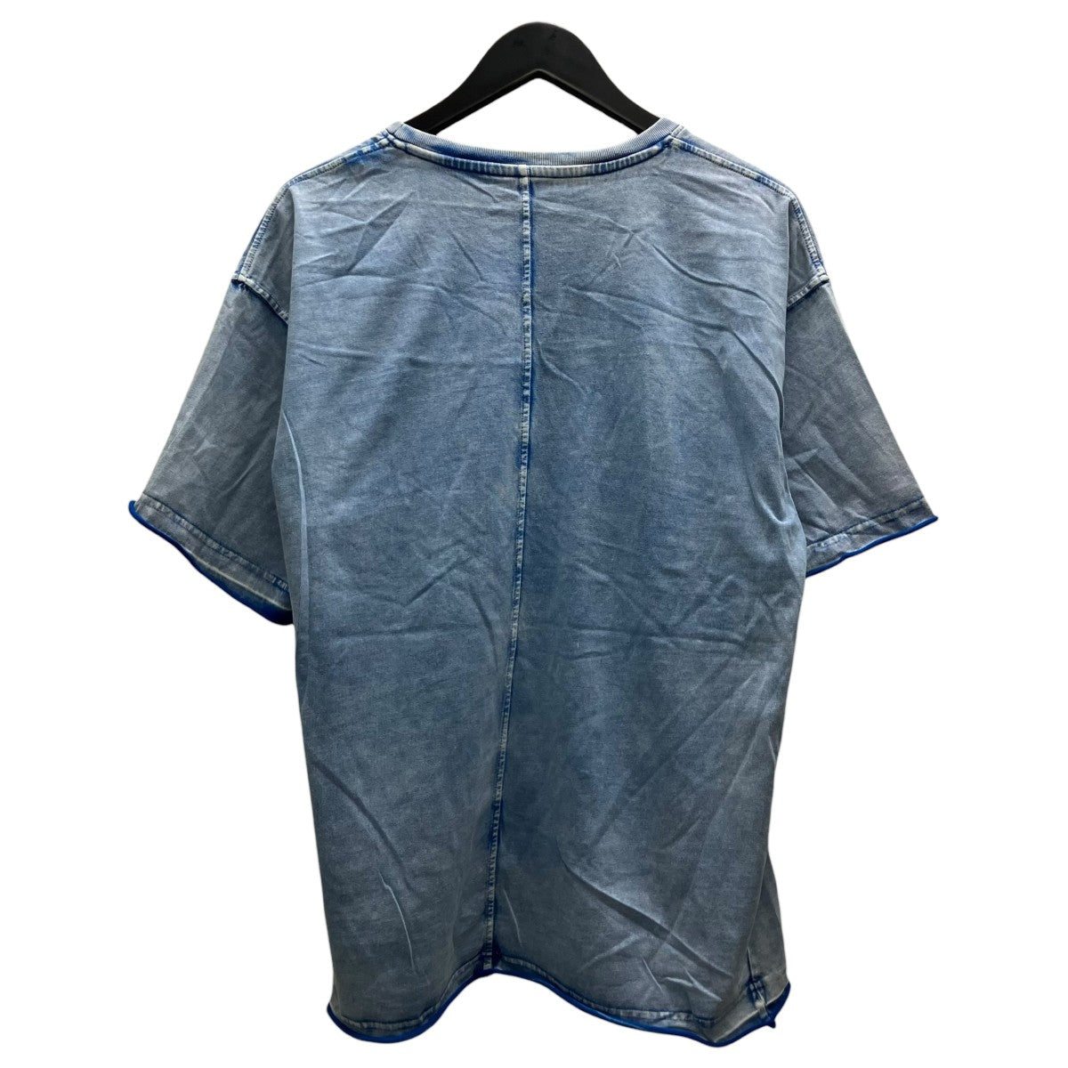 胸元刺繍Tシャツ