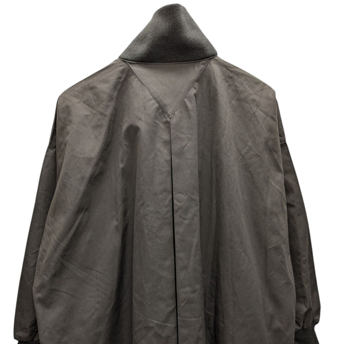 ISSEY MIYAKE イッセイミヤケ イカコート ロング コクーン ドルマン アイテムのご紹介「COCOON」 – isseymiyake.com