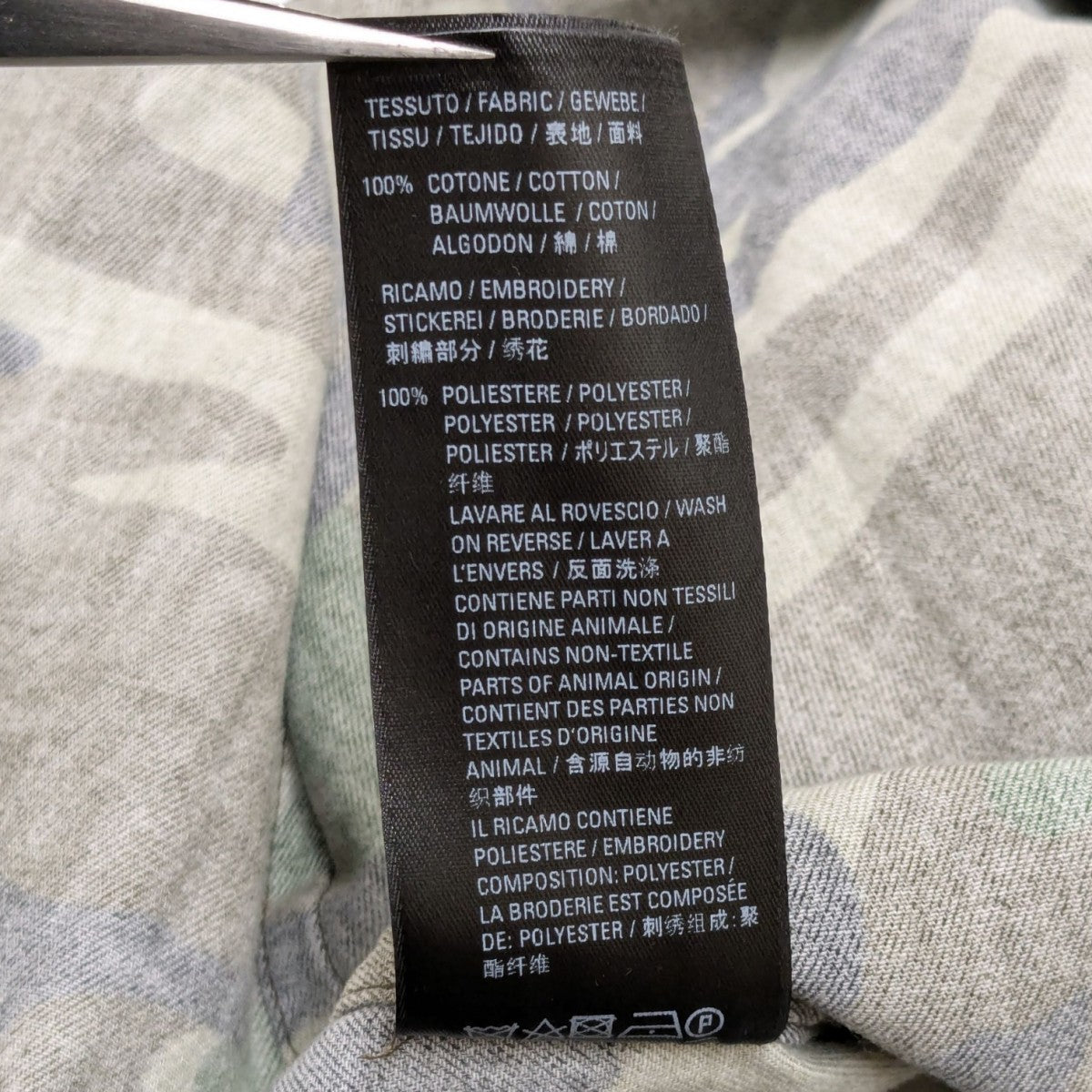 BALENCIAGA(バレンシアガ) オーバーサイズ ロゴ カモフラ柄 ボタン