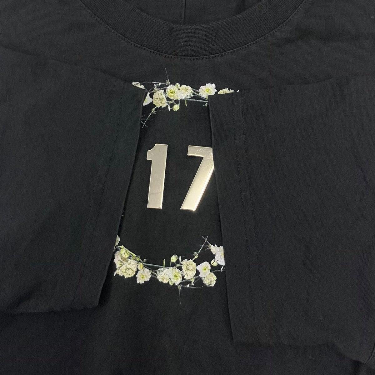 フロント装飾Tシャツ