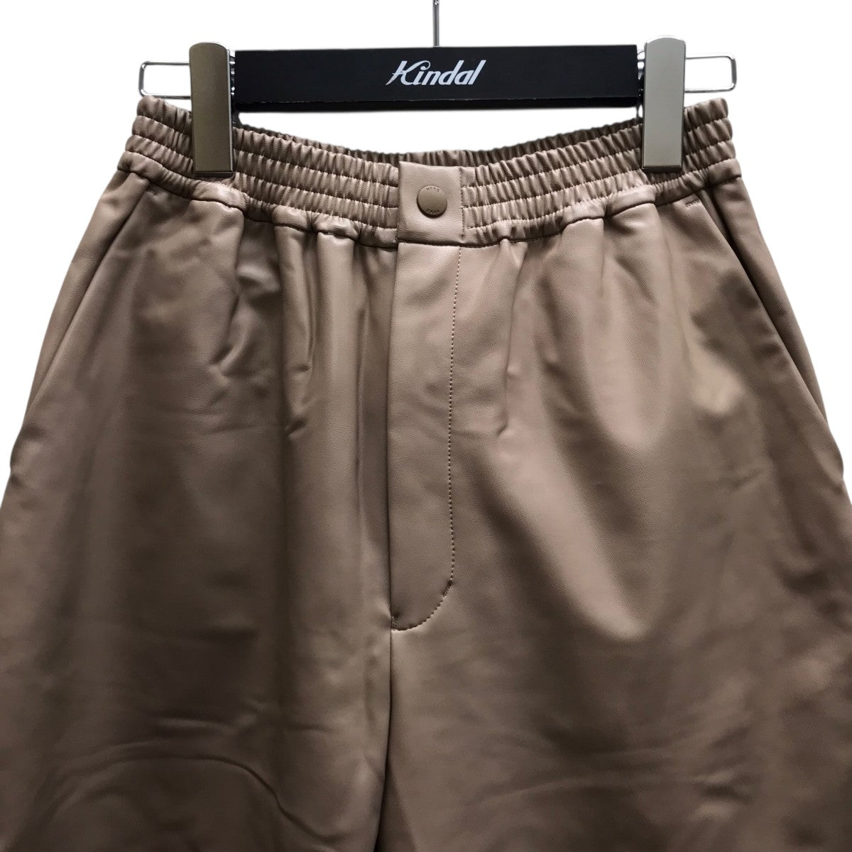 HYKE 25SSFAUX LEATHER SHORTSフェイクレザーショートパンツ 古着・中古-2枚目のアイテム画像