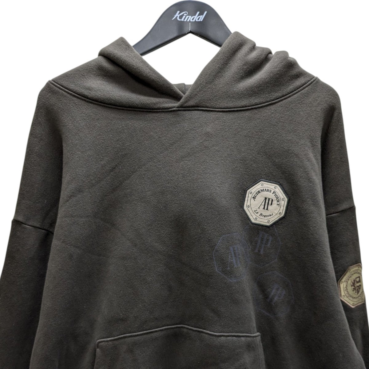 プルオーバーパーカー