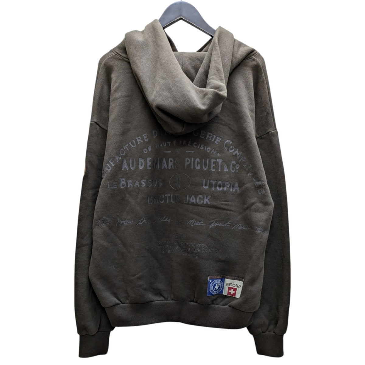 プルオーバーパーカー