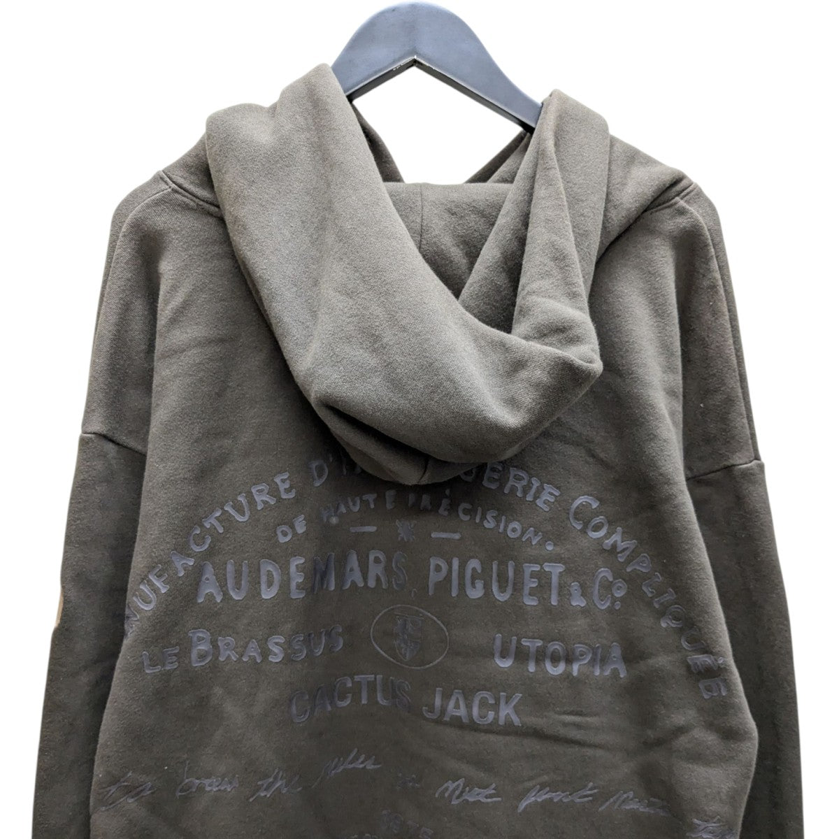 プルオーバーパーカー