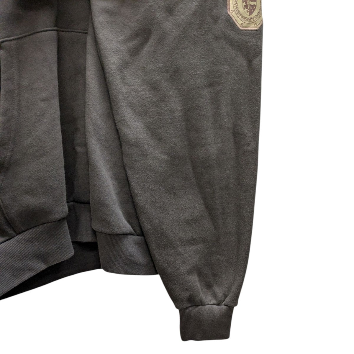 プルオーバーパーカー