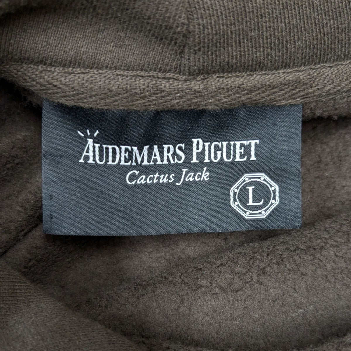 プルオーバーパーカー