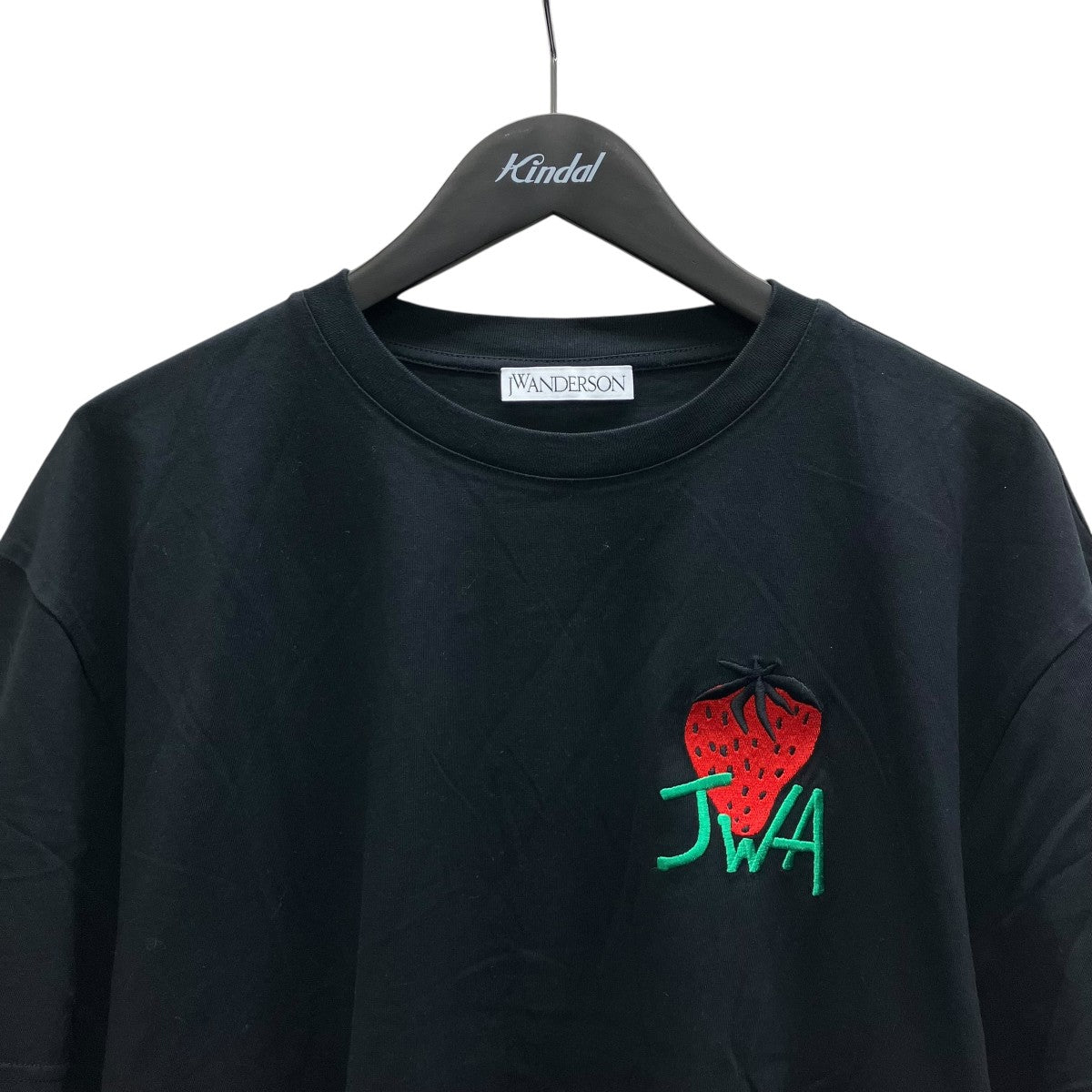 胸ロゴTシャツ