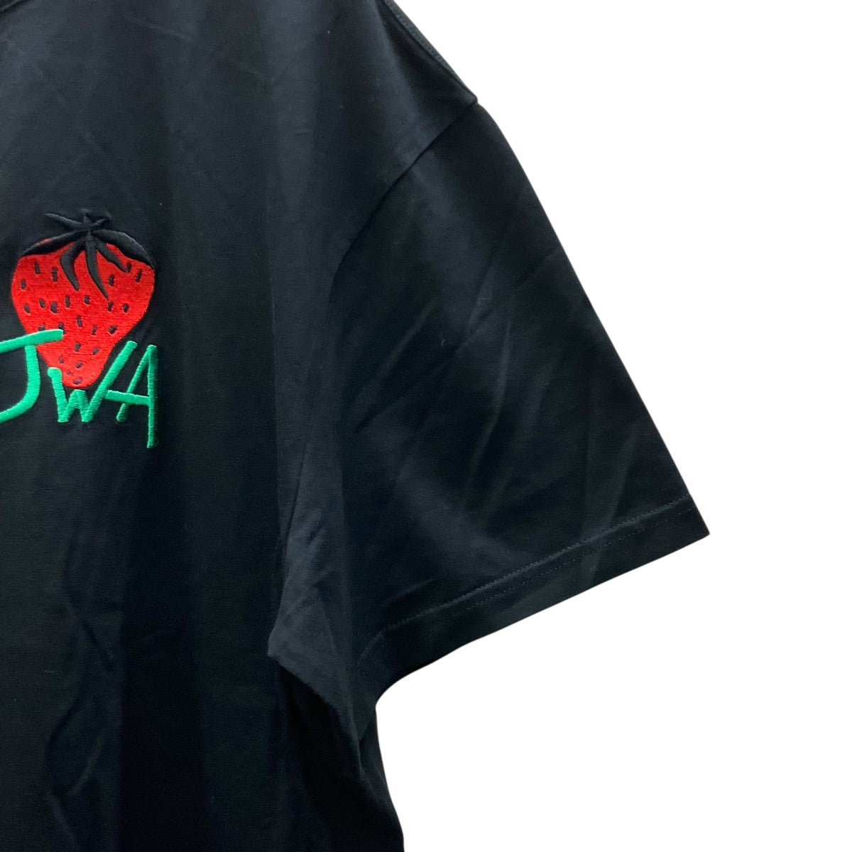 胸ロゴTシャツ