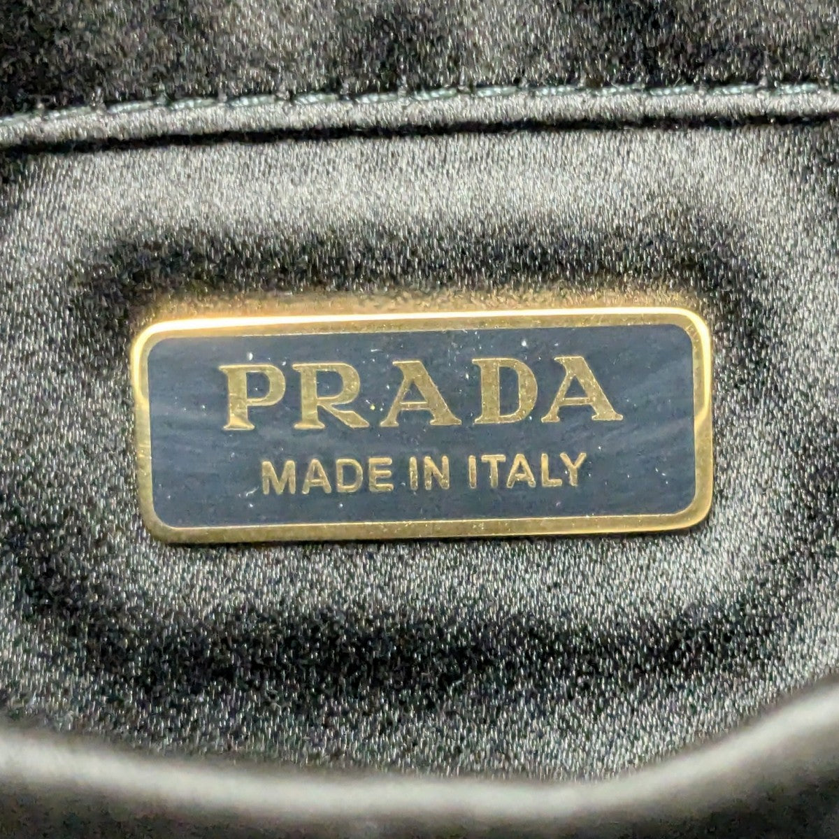 PRADA(プラダ) 三つ折り 小物入れ クラッチバッグ 2NC037 ブラック