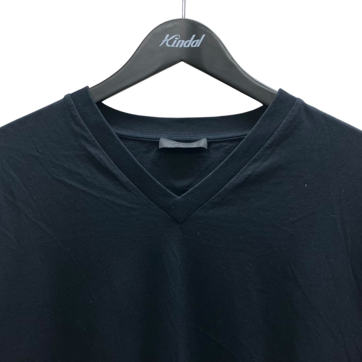 VネックTシャツ