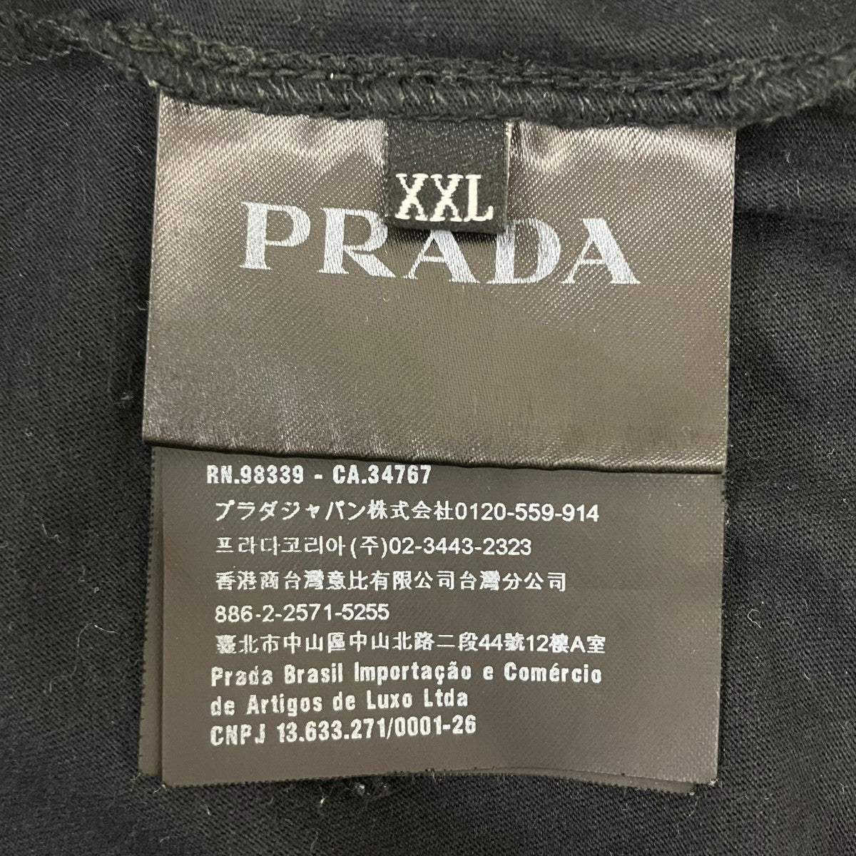 VネックTシャツ