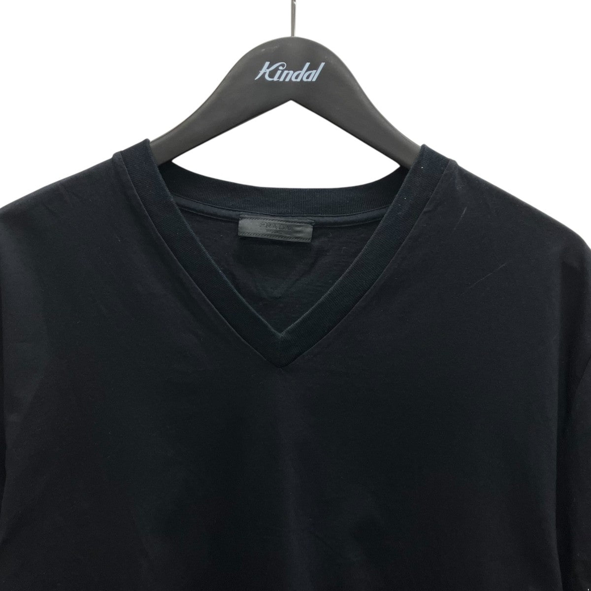 VネックTシャツ