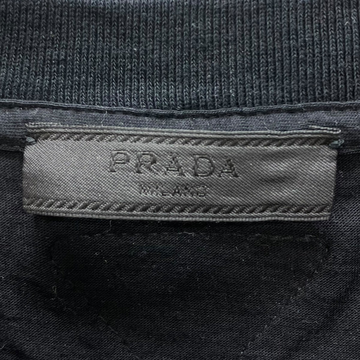 VネックTシャツ