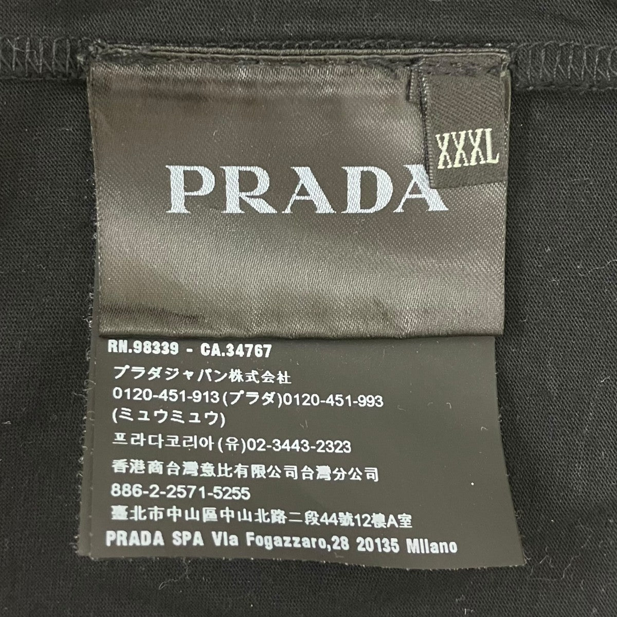 VネックTシャツ