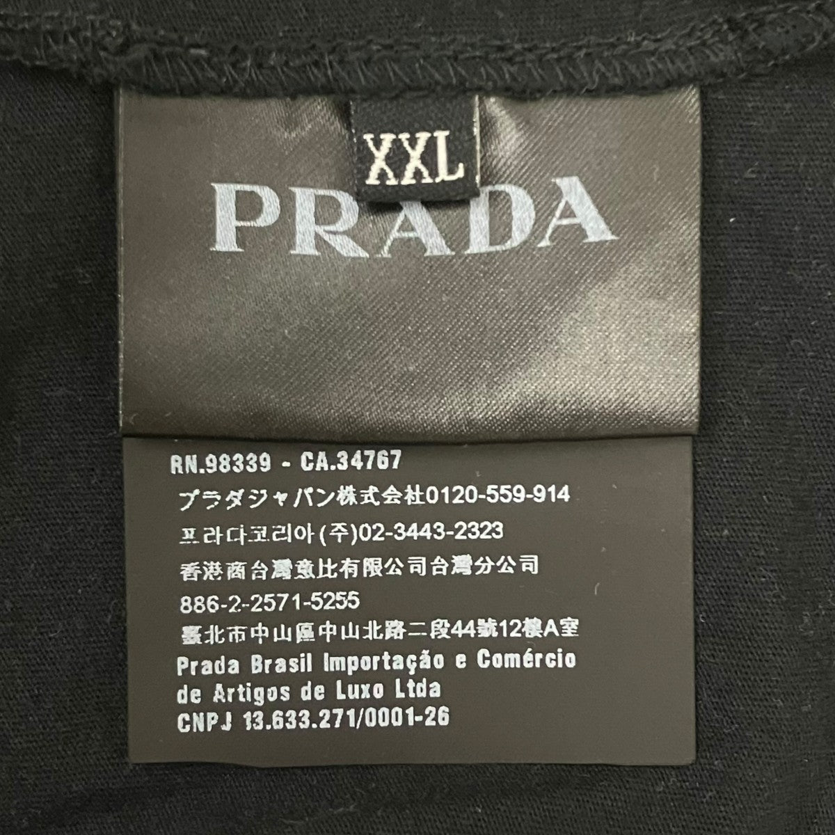 VネックTシャツ