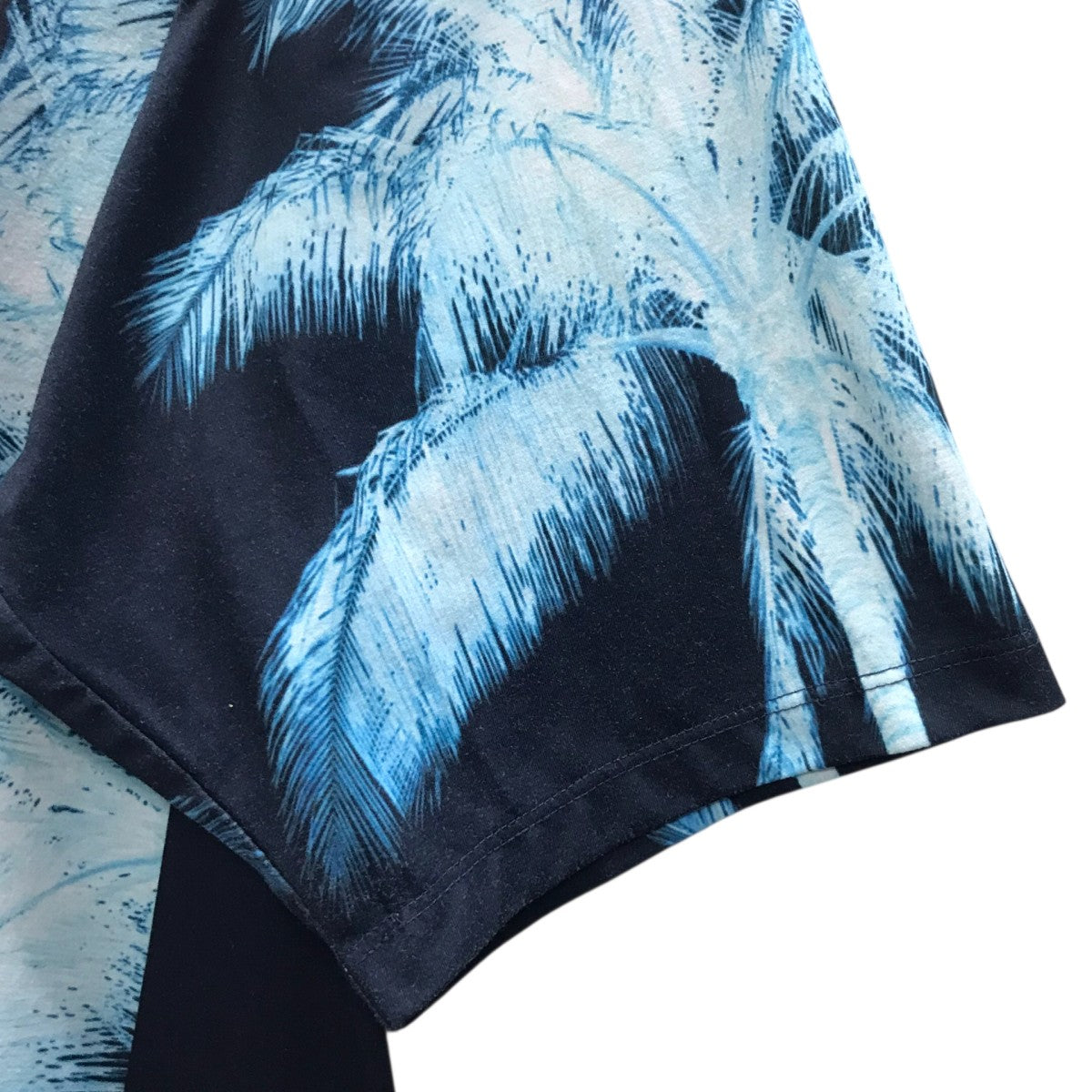 グラフィックプリントTシャツ