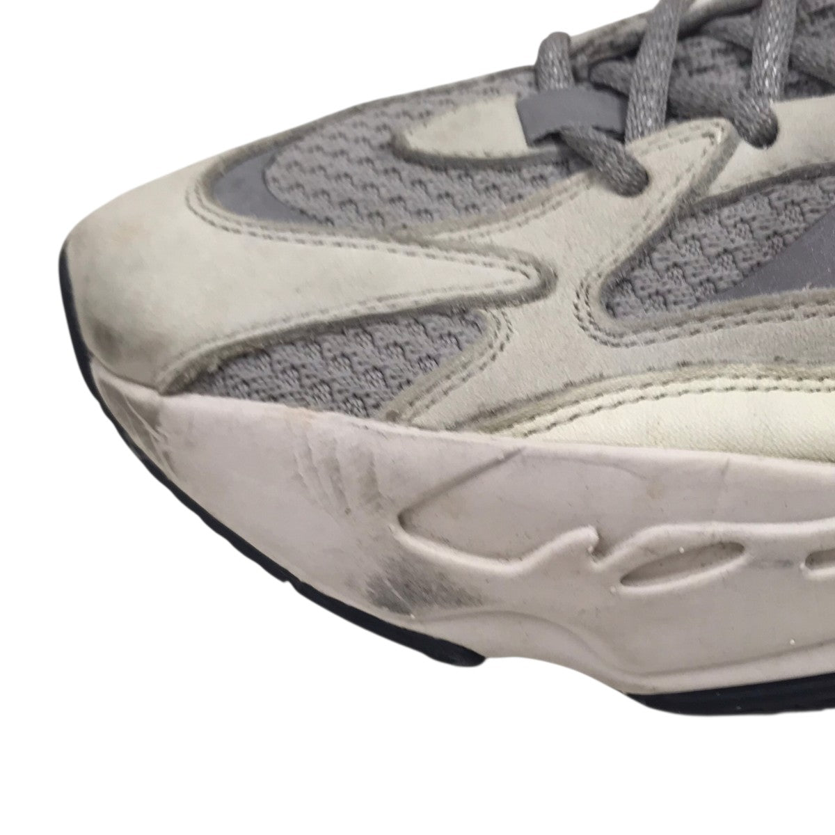 YEEZY BOOST 700V2 ローカットスニーカー
