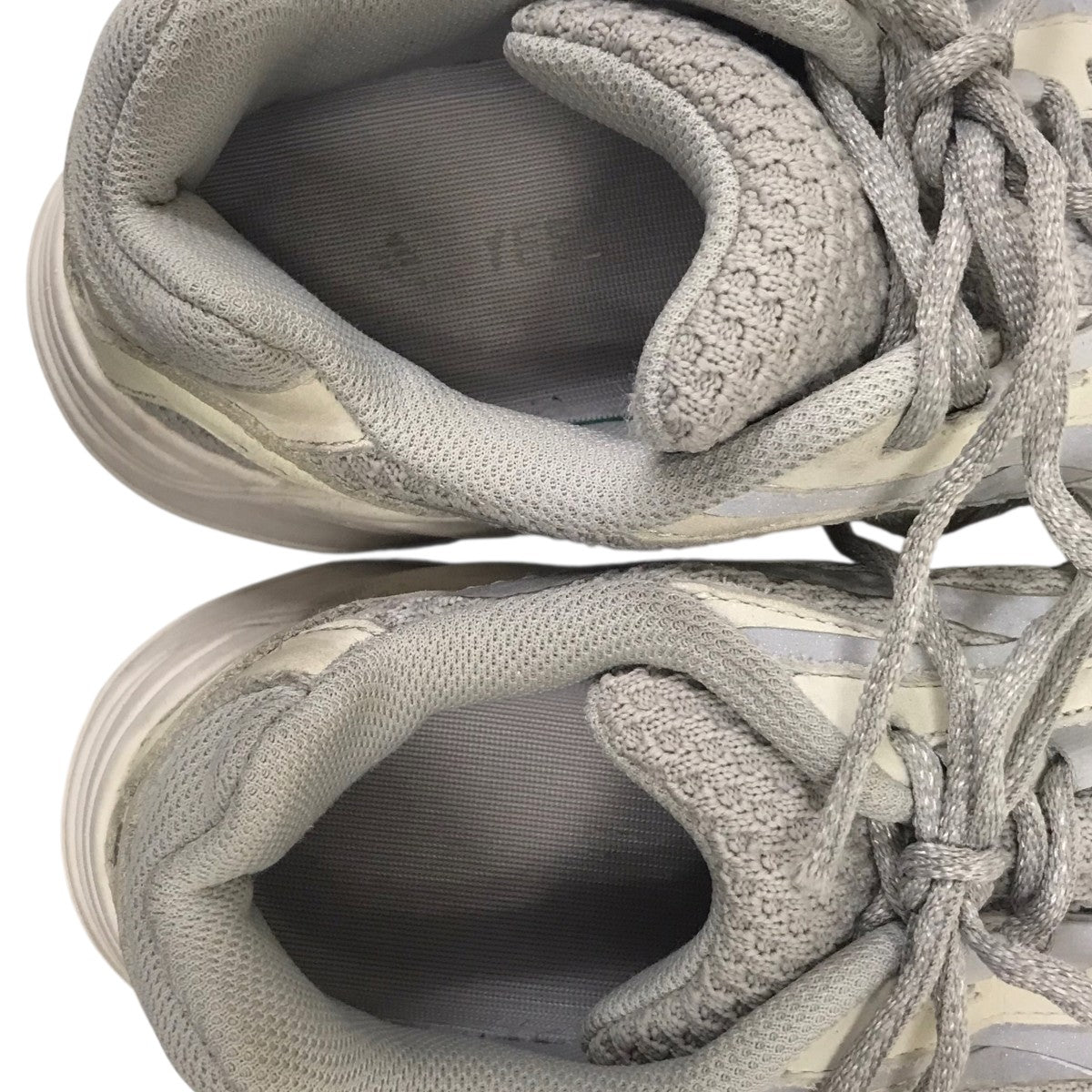 YEEZY BOOST 700V2 ローカットスニーカー