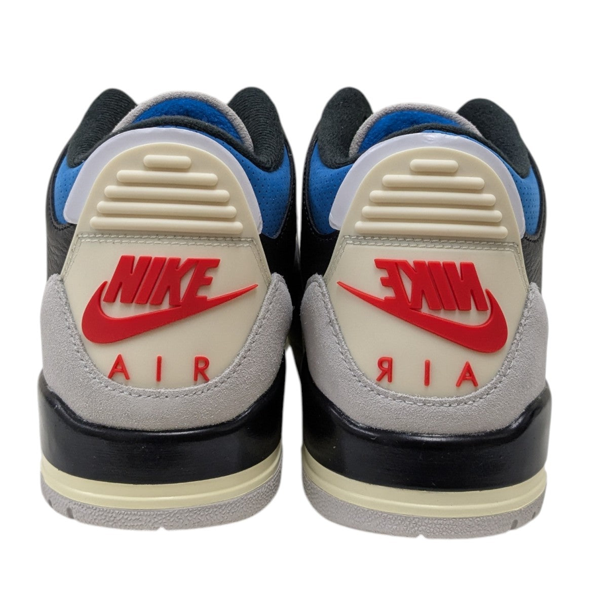 AIR JORDAN 3 RETRO スニーカー