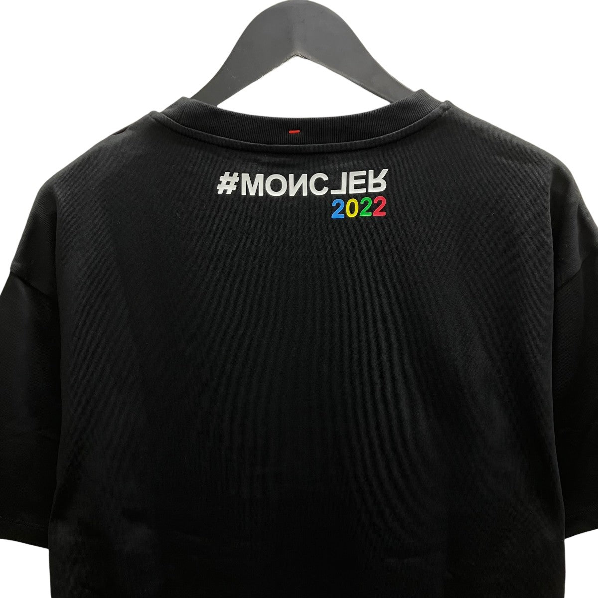 胸ロゴTシャツ