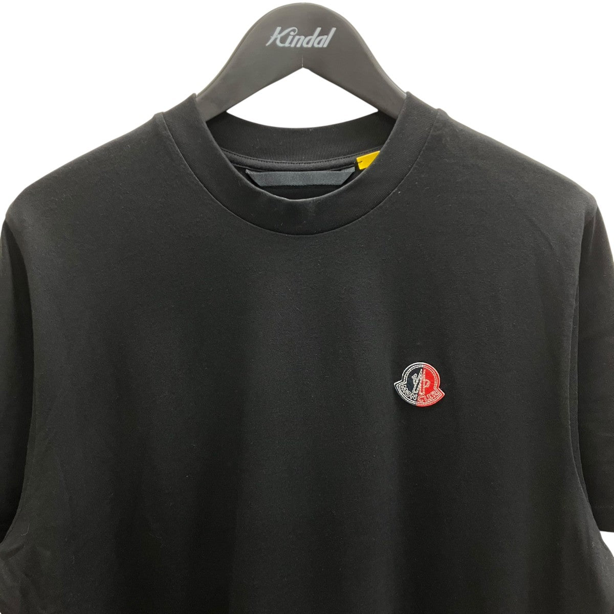 胸ロゴTシャツ