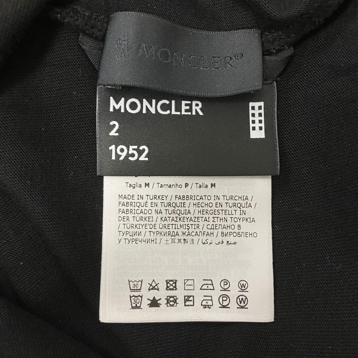 胸ロゴTシャツ