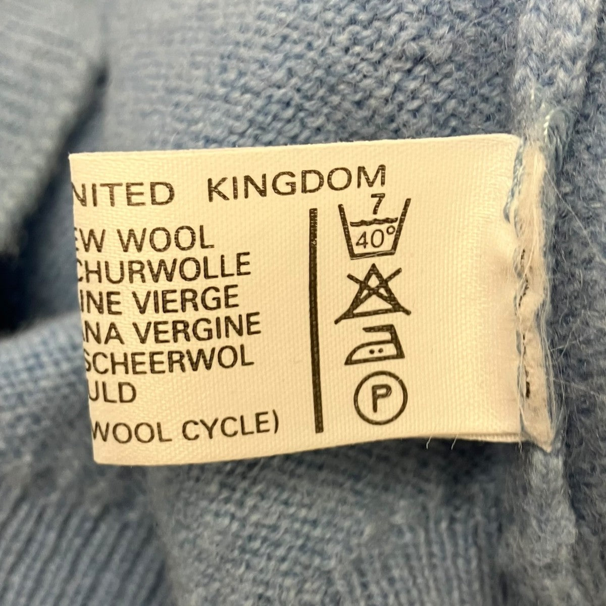 ウールVネックセーター