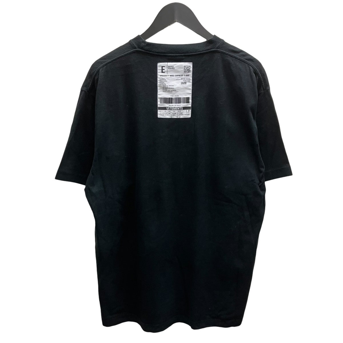 ロゴプリントバーコードパッチTシャツ