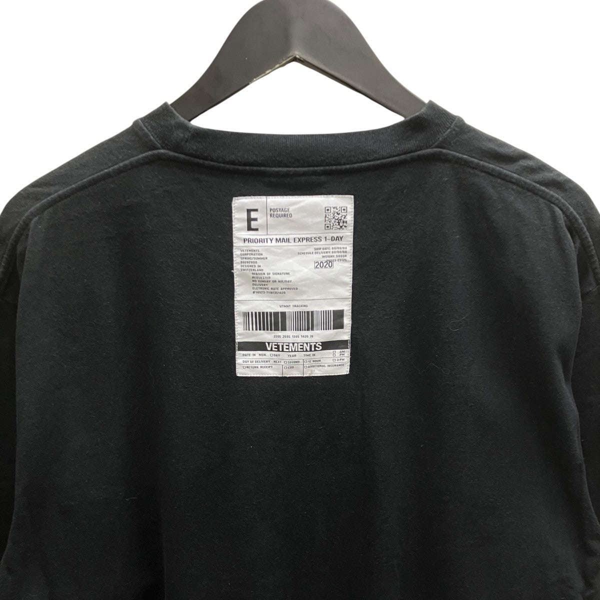 ロゴプリントバーコードパッチTシャツ