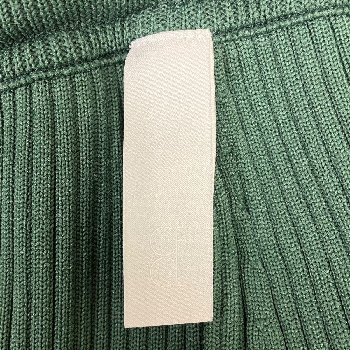 クロップドパンツ