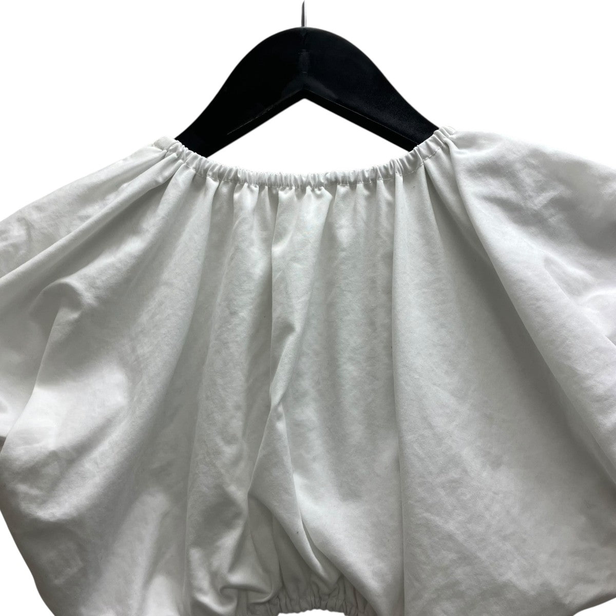 THETOE(ザ・トゥー) Ermou Back Open Top プリーツブラウス TT25210422