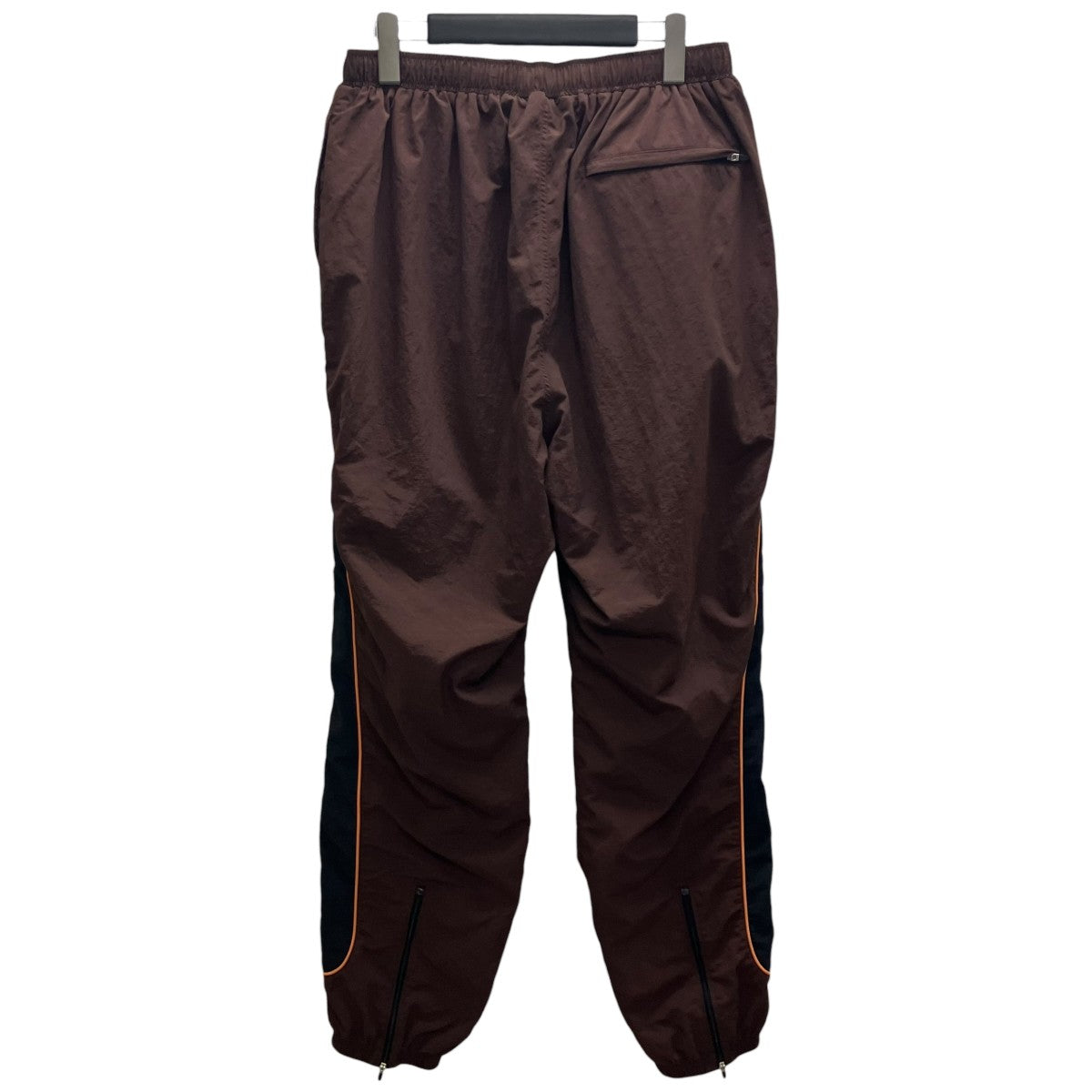 BoTT ✕ UMBRO ナイロントラックパンツ BoTT×UMBRO×BEAMS T Track Pantsトラックナイロンパンツ ブラウン