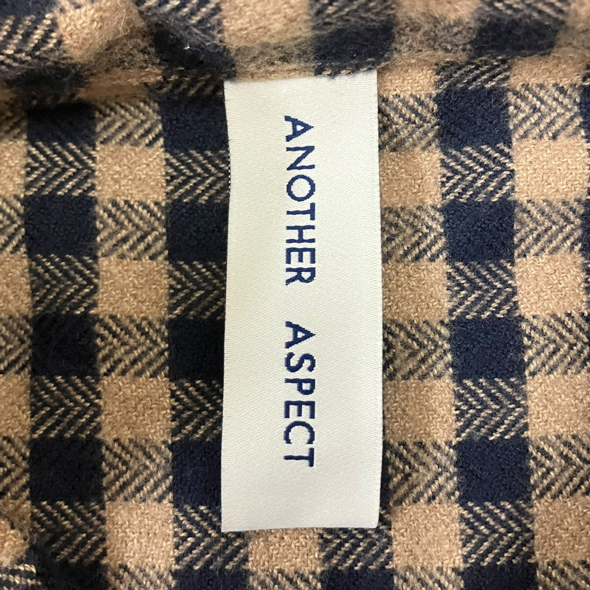チェックシャツ