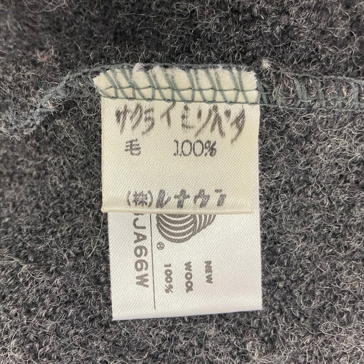 Vネックニット