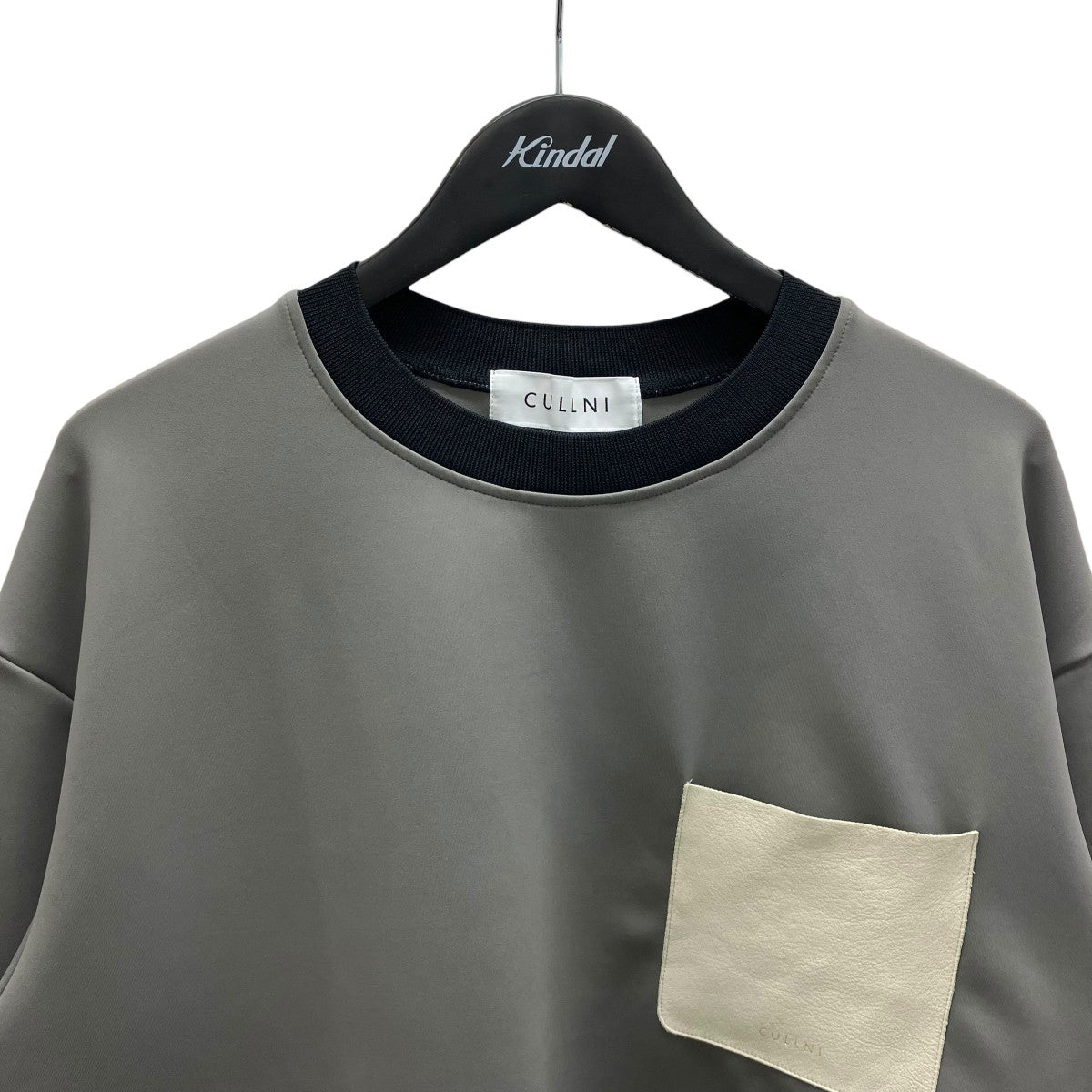 PO Tops With Washable Leather Pocketレザーポケットカットソー