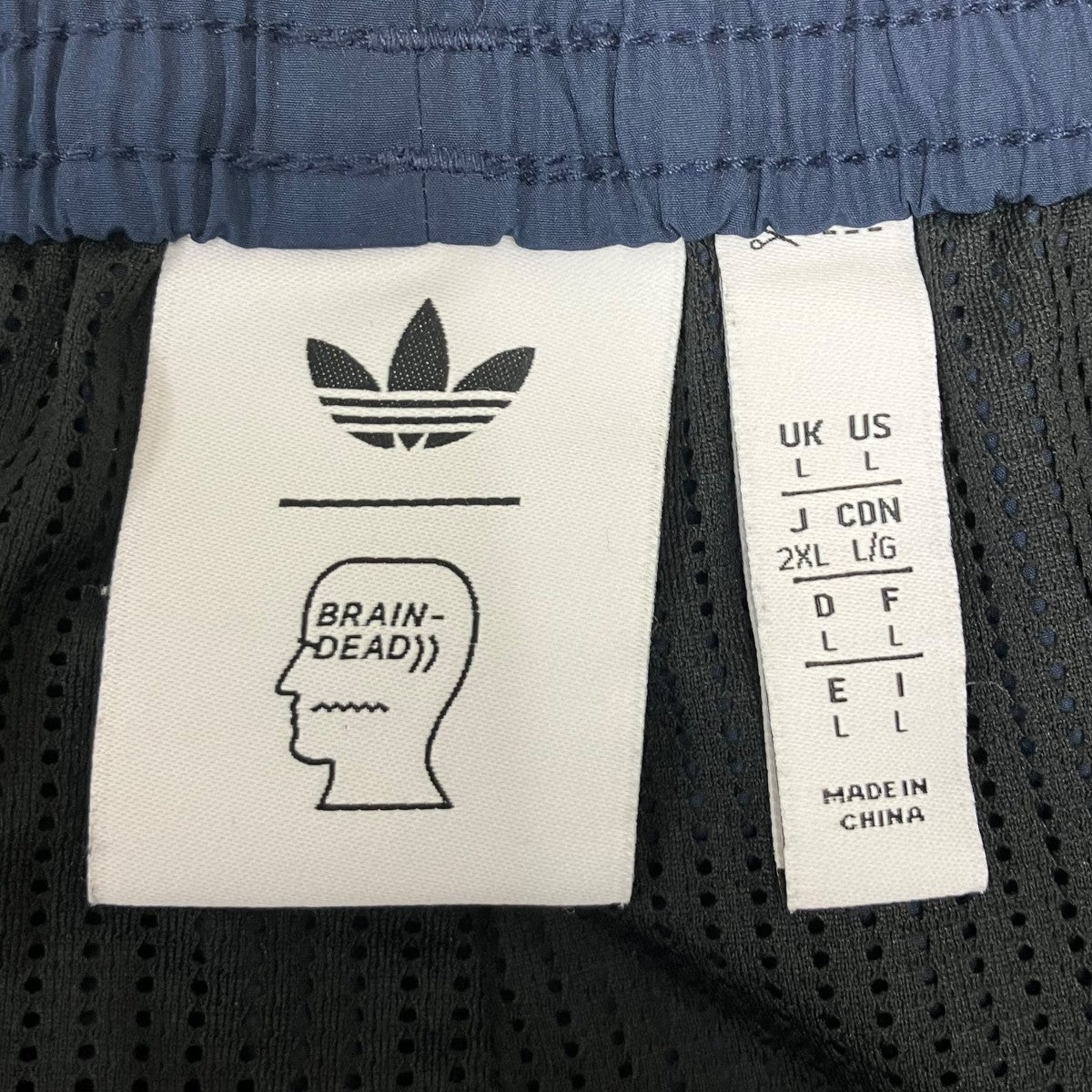 トラックパンツ