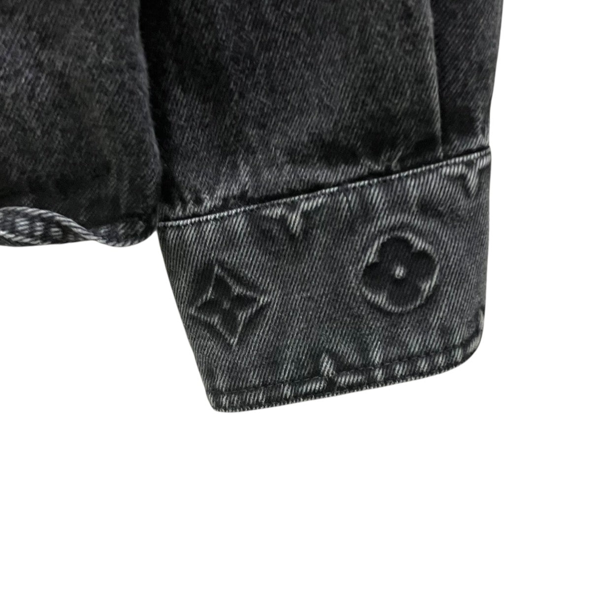 LOUIS VUITTON Monogram Emboss Oversized Denim Jacket シャツジャケット 古着・中古-7枚目のアイテム画像