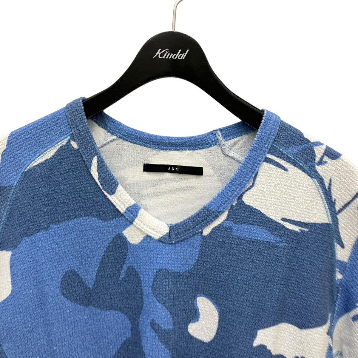 カモVネックTシャツ