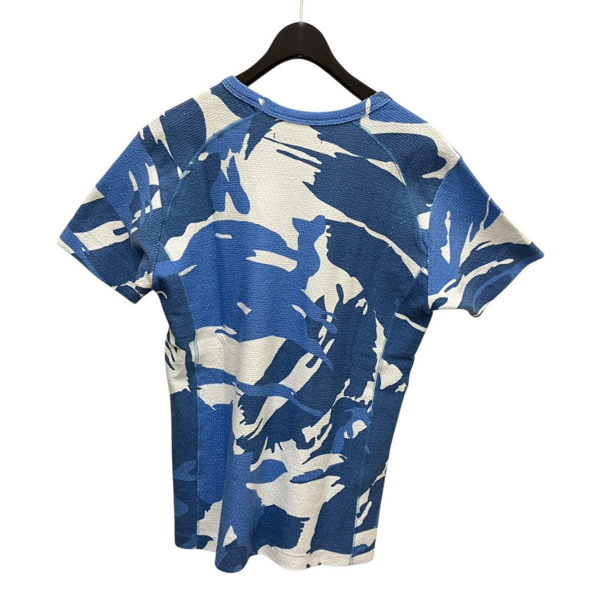 カモVネックTシャツ
