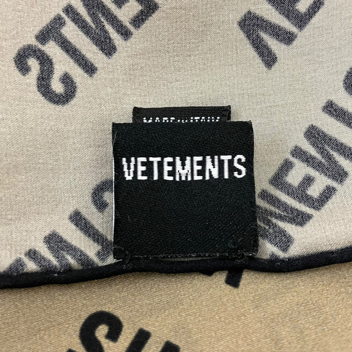 VETEMENTS シルクスカーフ 古着・中古-4枚目のアイテム画像
