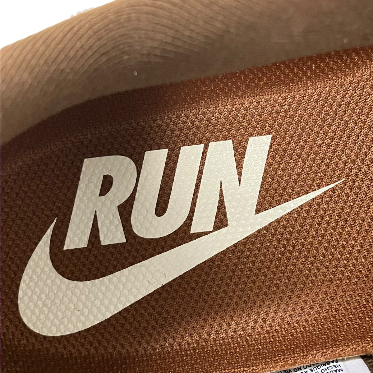NIKE VOMERO PLUS QS SAIL ローカットスニーカー