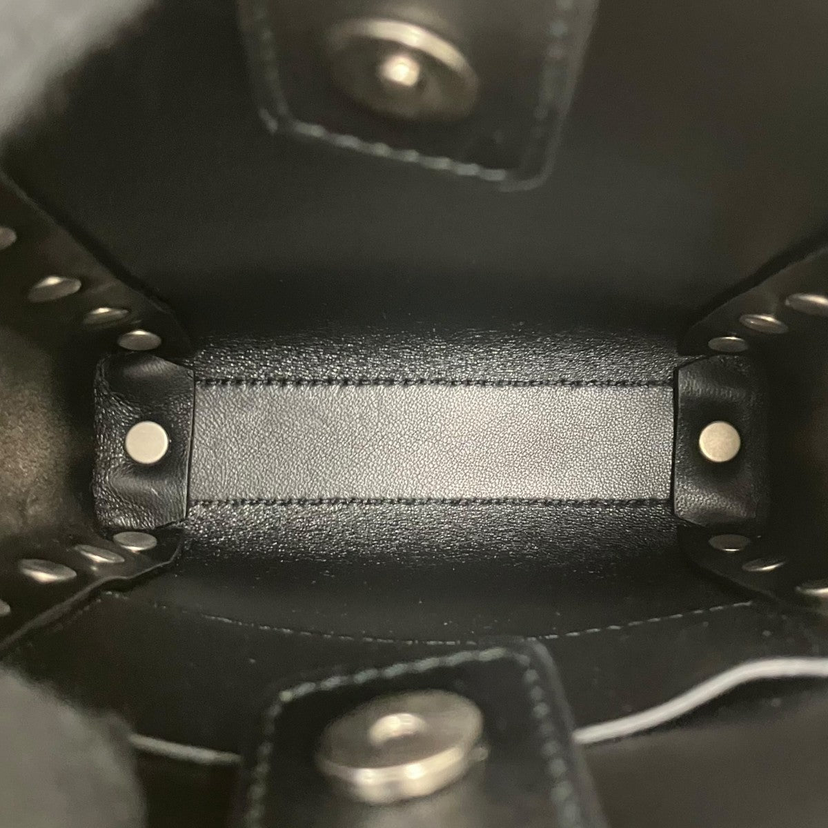 TANGLE SM FLAT RIVETS   BLACK カウレザーショルダーバッグ