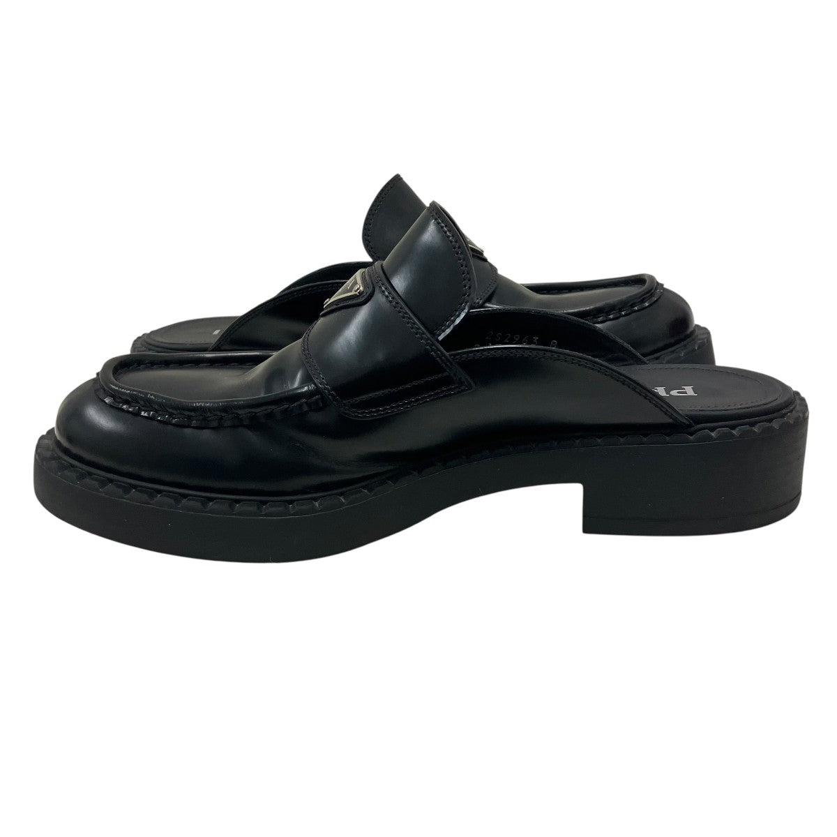 PRADA(プラダ) ブラッシュドレザー トライアングルロゴ ミュール