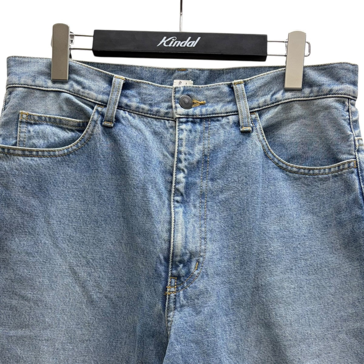 デニムパンツ