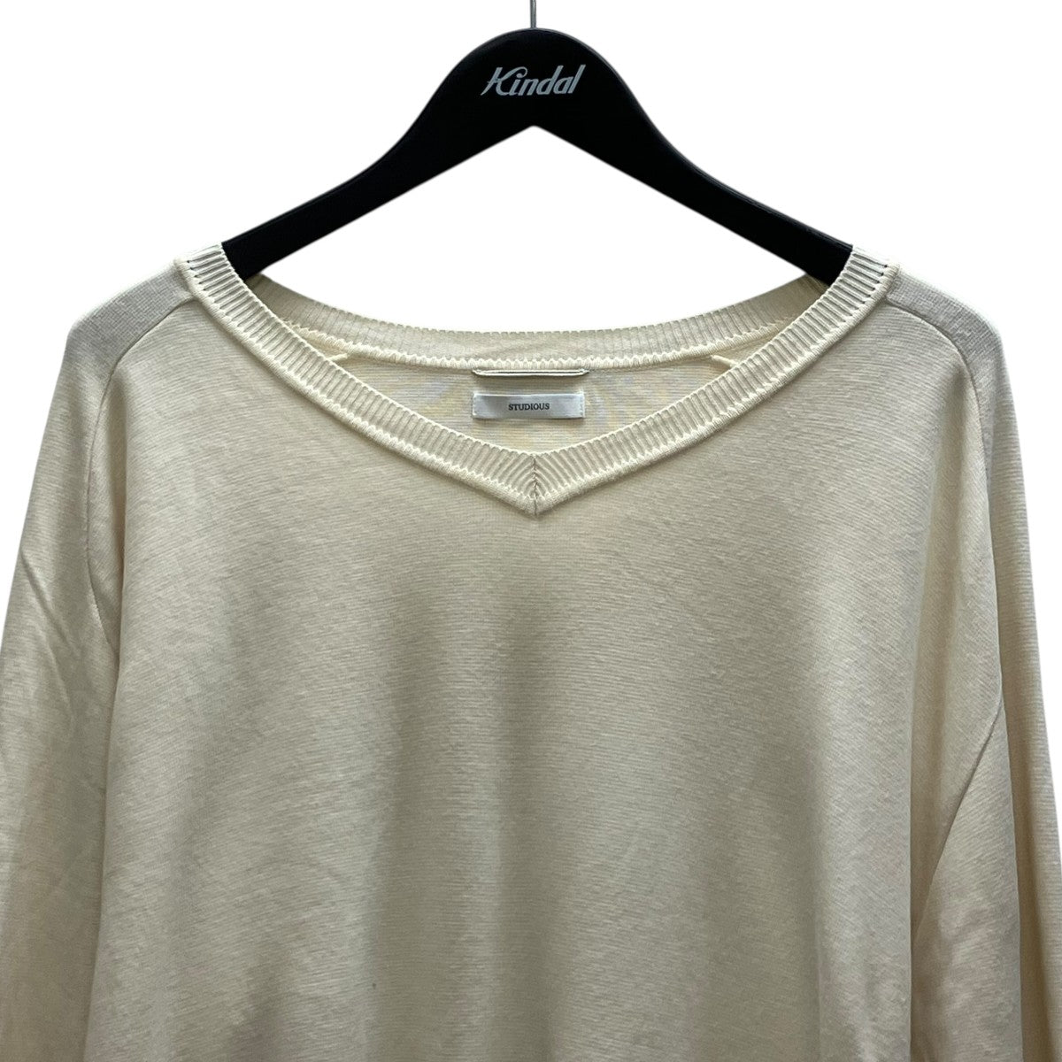 Smooth Silky VneckKnit シルク混ニット