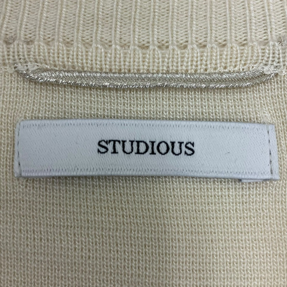 Smooth Silky VneckKnit シルク混ニット