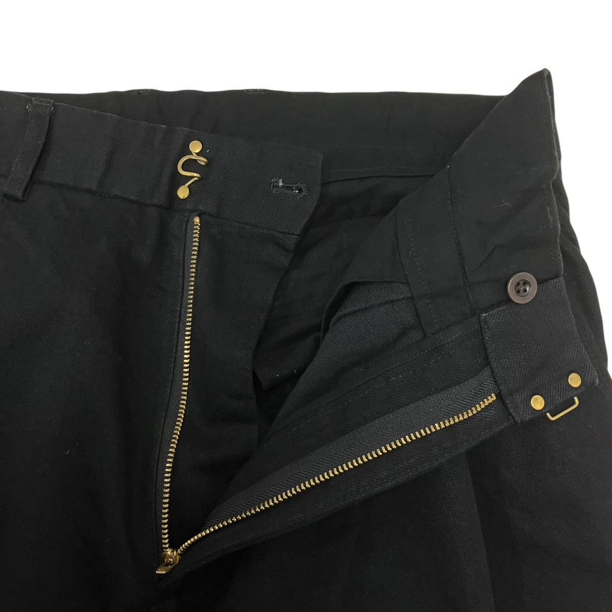 パッカリングパンツ