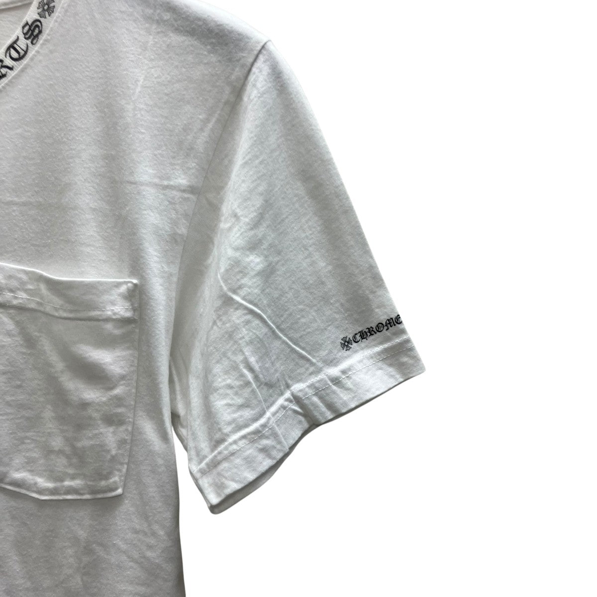 ネックロゴプリントTシャツ