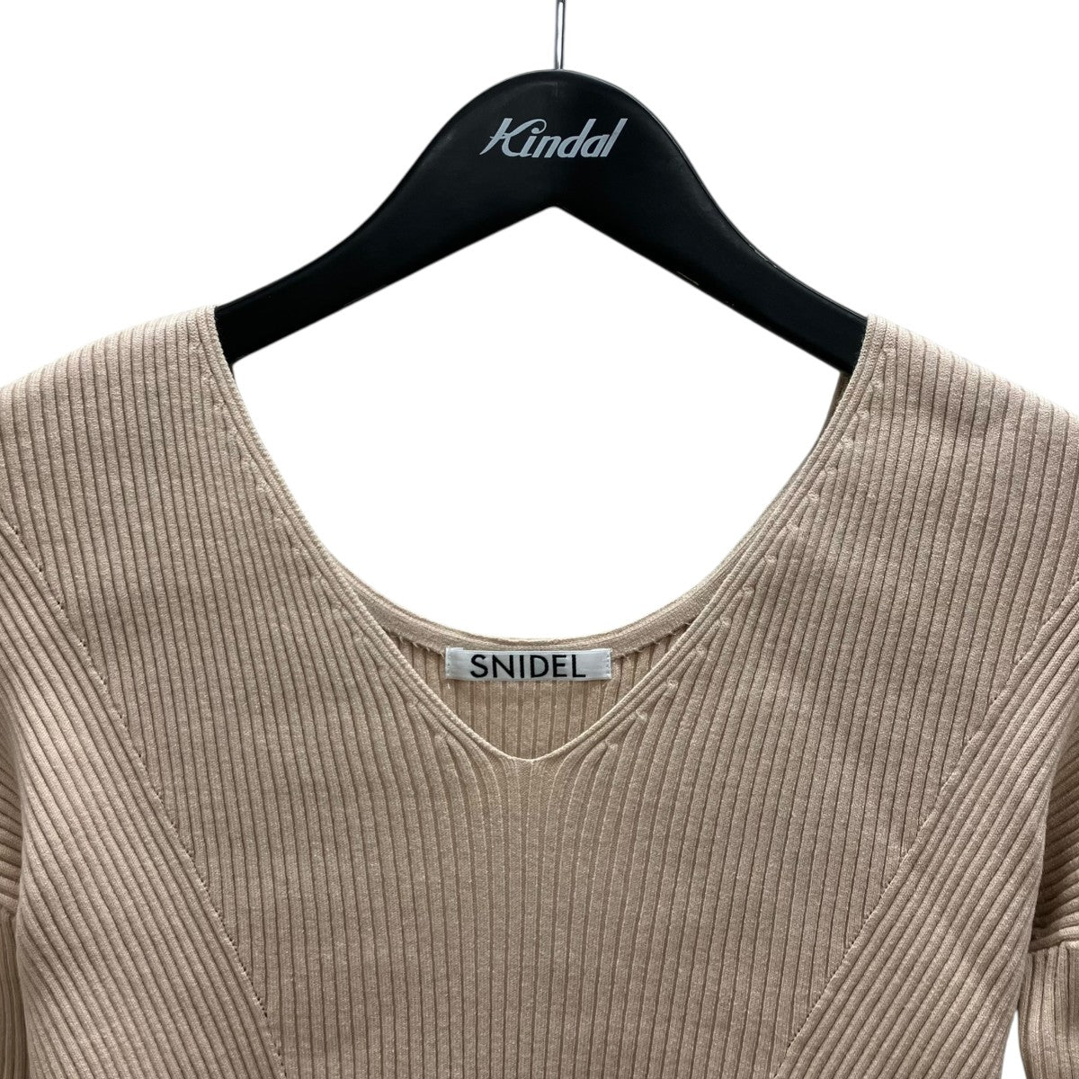 Snidel オフショルVネックニットプルオーバー 古着・中古-3枚目のアイテム画像