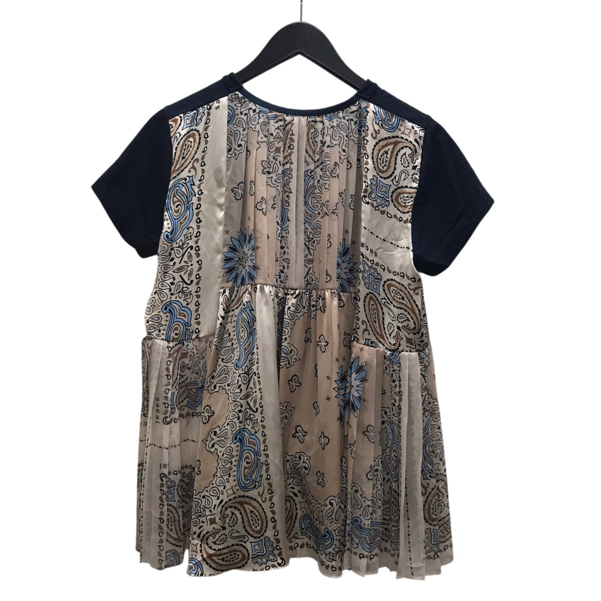 ペイズリー柄プリーツバックTシャツ